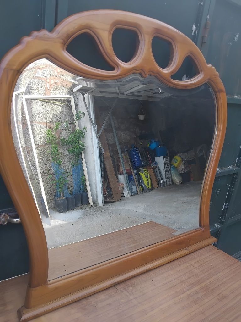 Espelho de quarto  em madeira