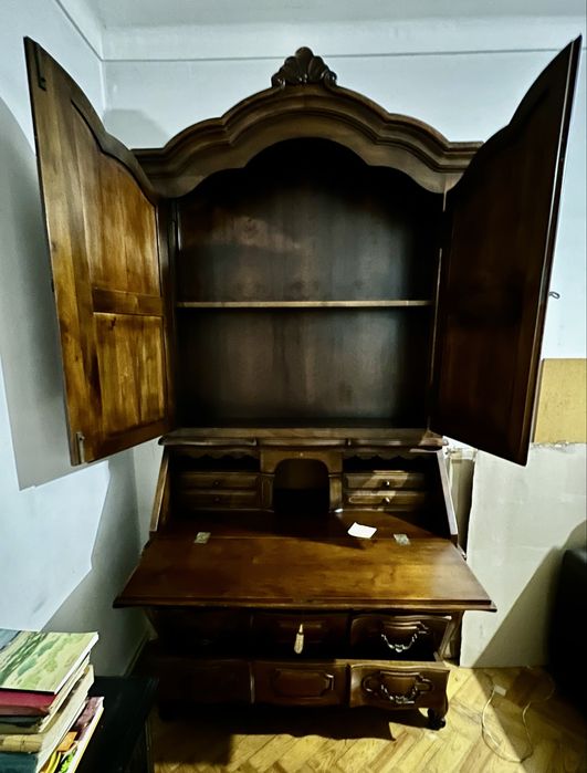secretária-armário antigo (também chamado de secretária holandesa)