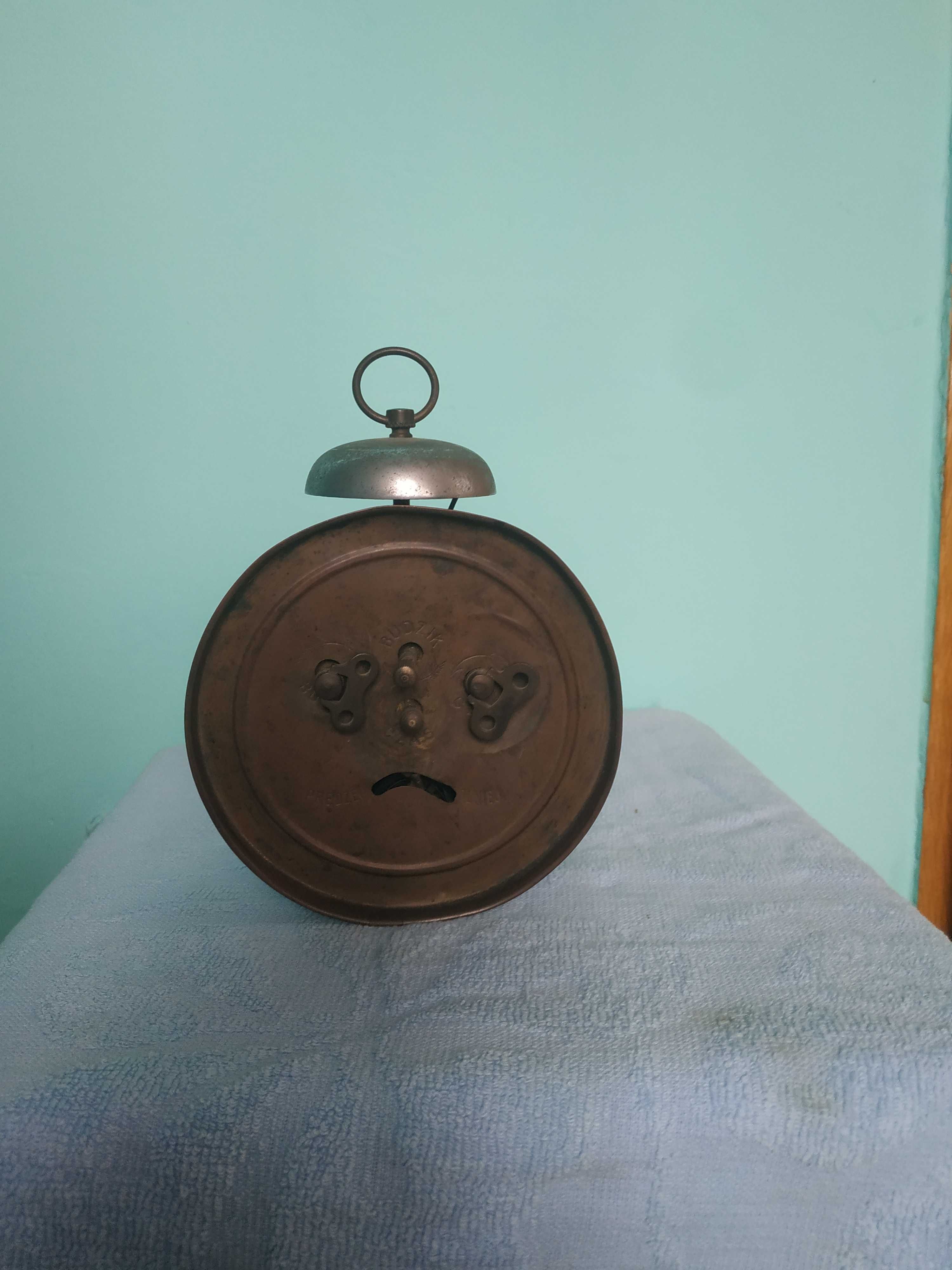 Zegarek budzik z okresu między wojennego