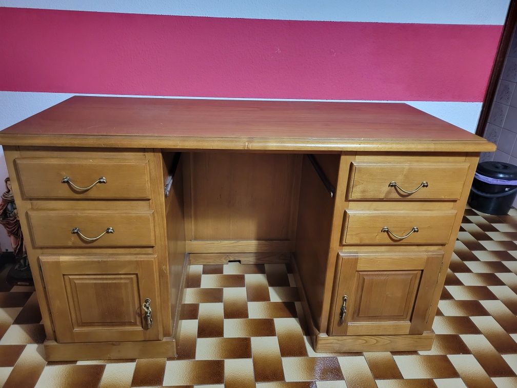 Secretaria em madeira