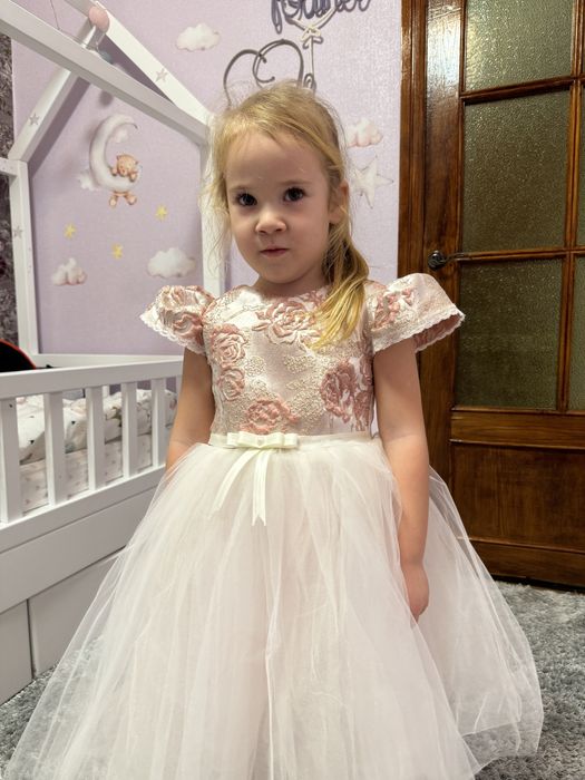 Свʼяткова сукня, пишна, фатинова, рожева, 98,104. 4-5 років