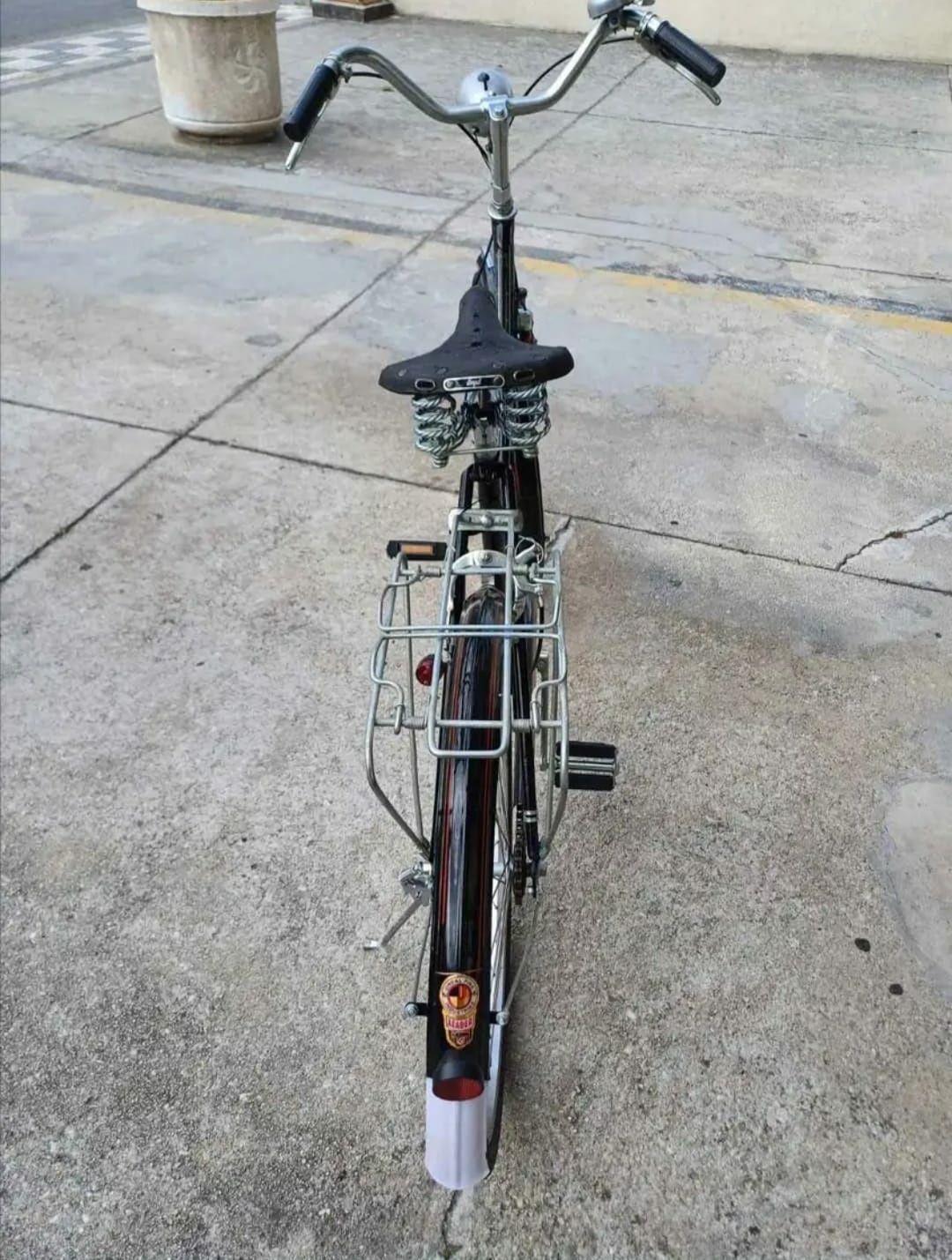 Bicicleta pasteleira restaurada