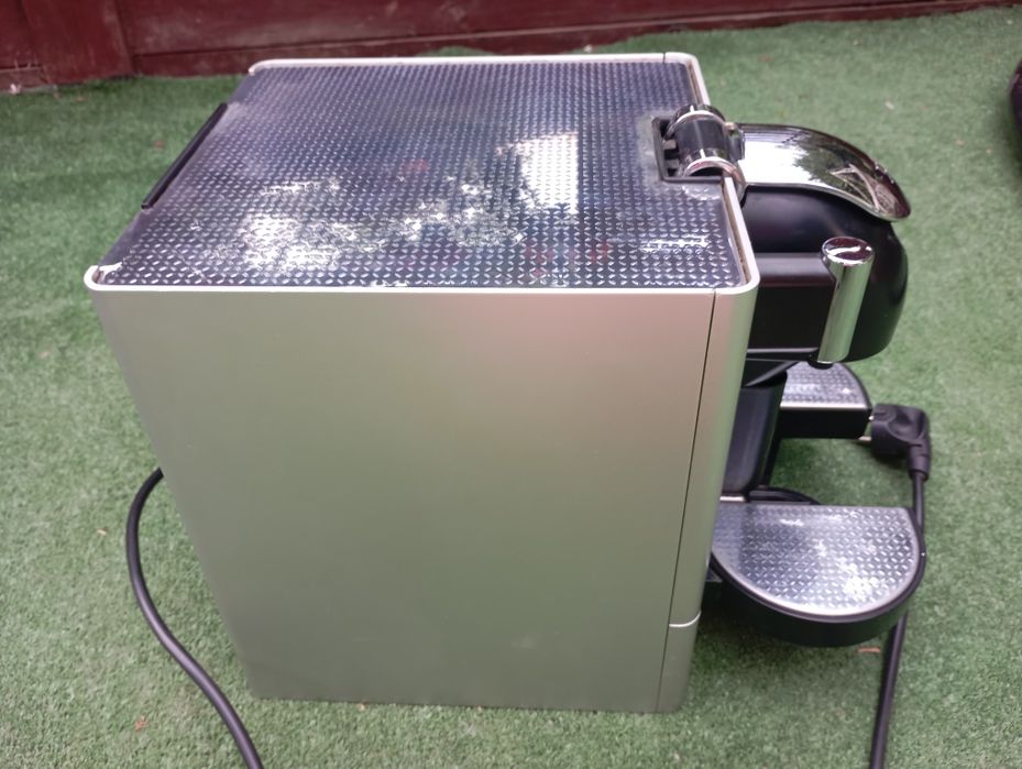 Ekspres kapsułkowy ciśnieniowy DeLonghi Nespresso EN 720.M 1300W