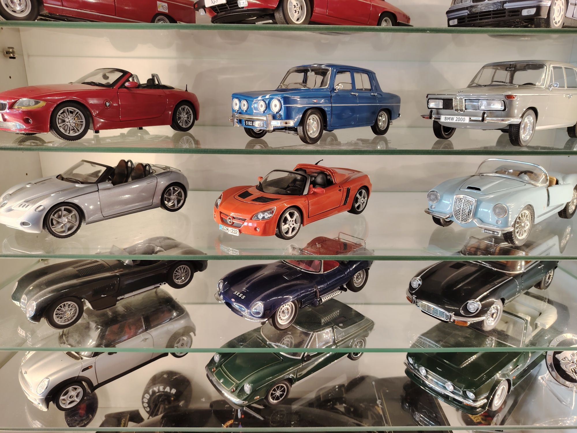 Lote de miniaturas 1/18 (Ferrari, Mercedes, BMW, Jaguar, Porsche, etc)