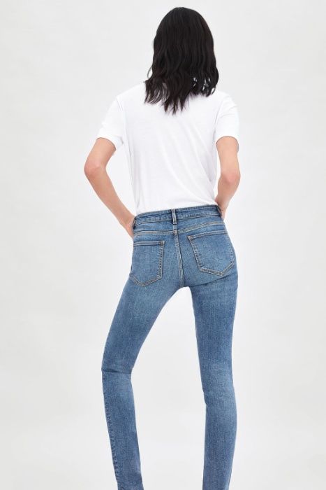 Отличные джинсы ZARA новые