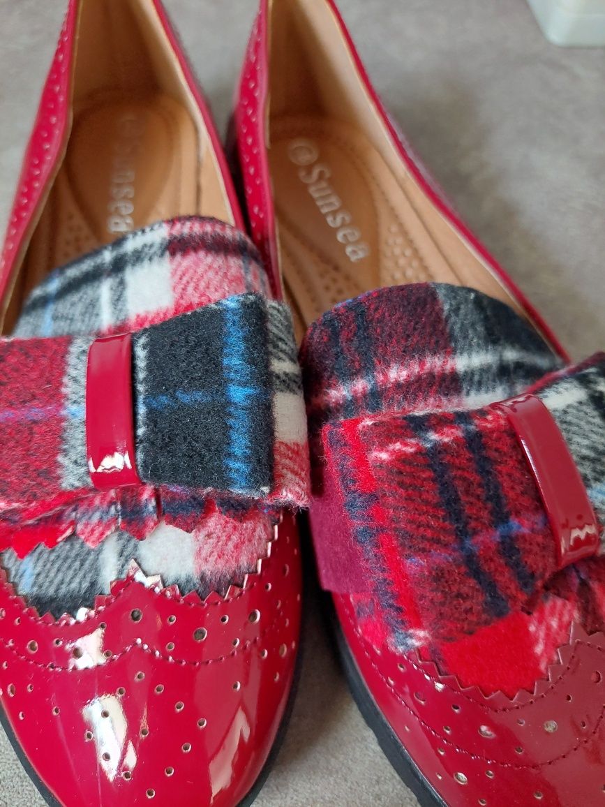 Sapatos em  verniz