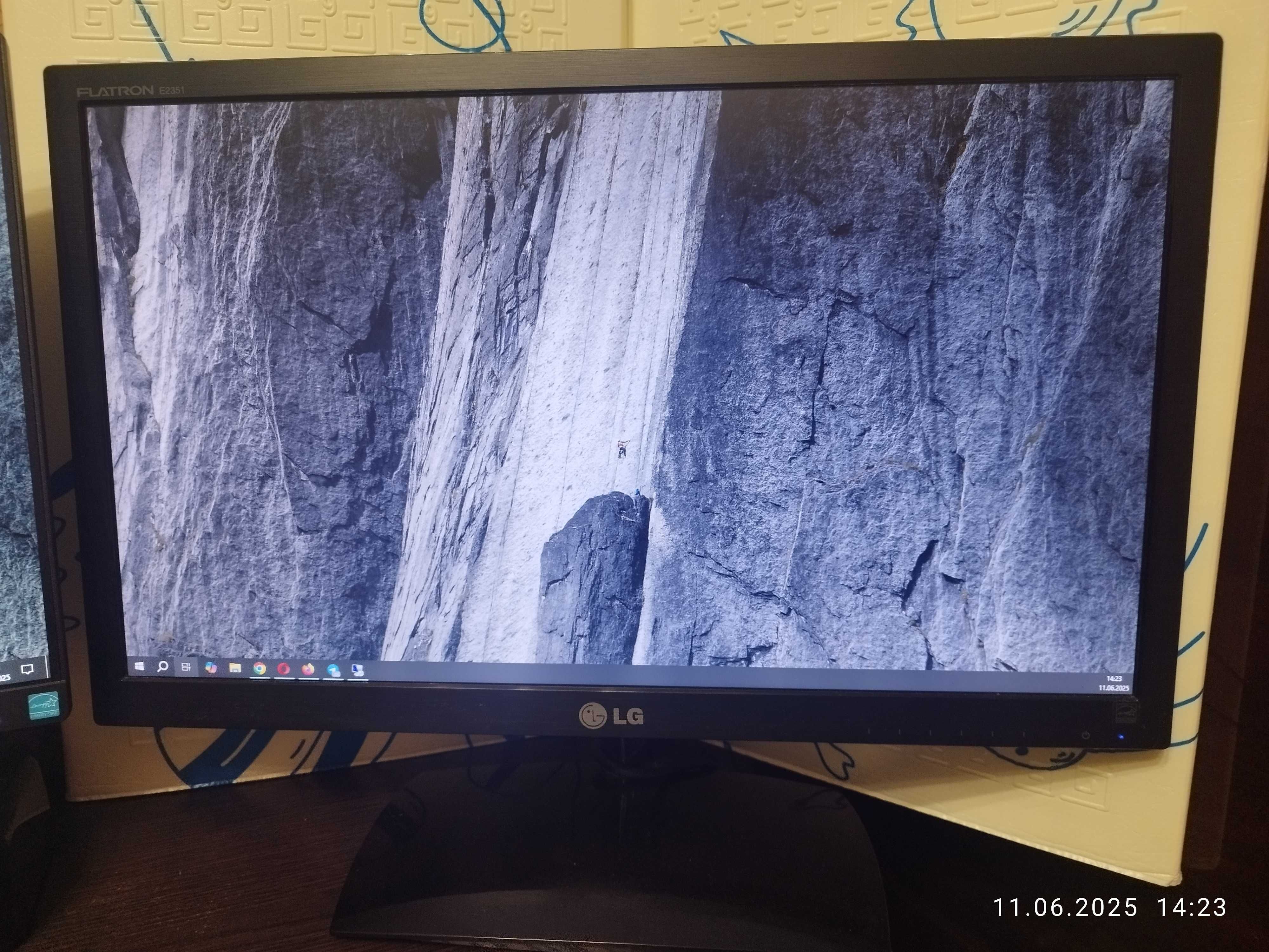 БУ Монитор 23" LED TN, LG E2351