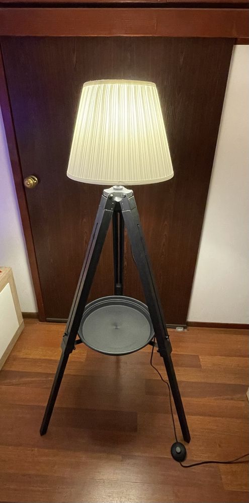 Lampa podłogowa trójnóg