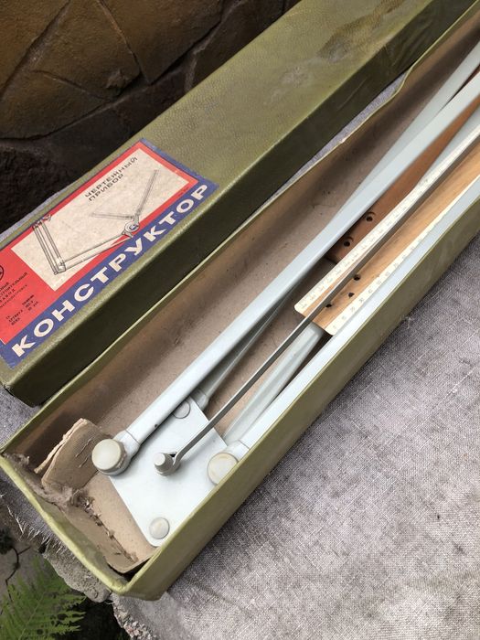 Чертежный набор . Конструктор . Кульман