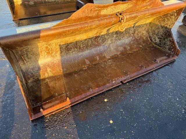 CAT TH  ładowarka teleskopowa używana łyżka