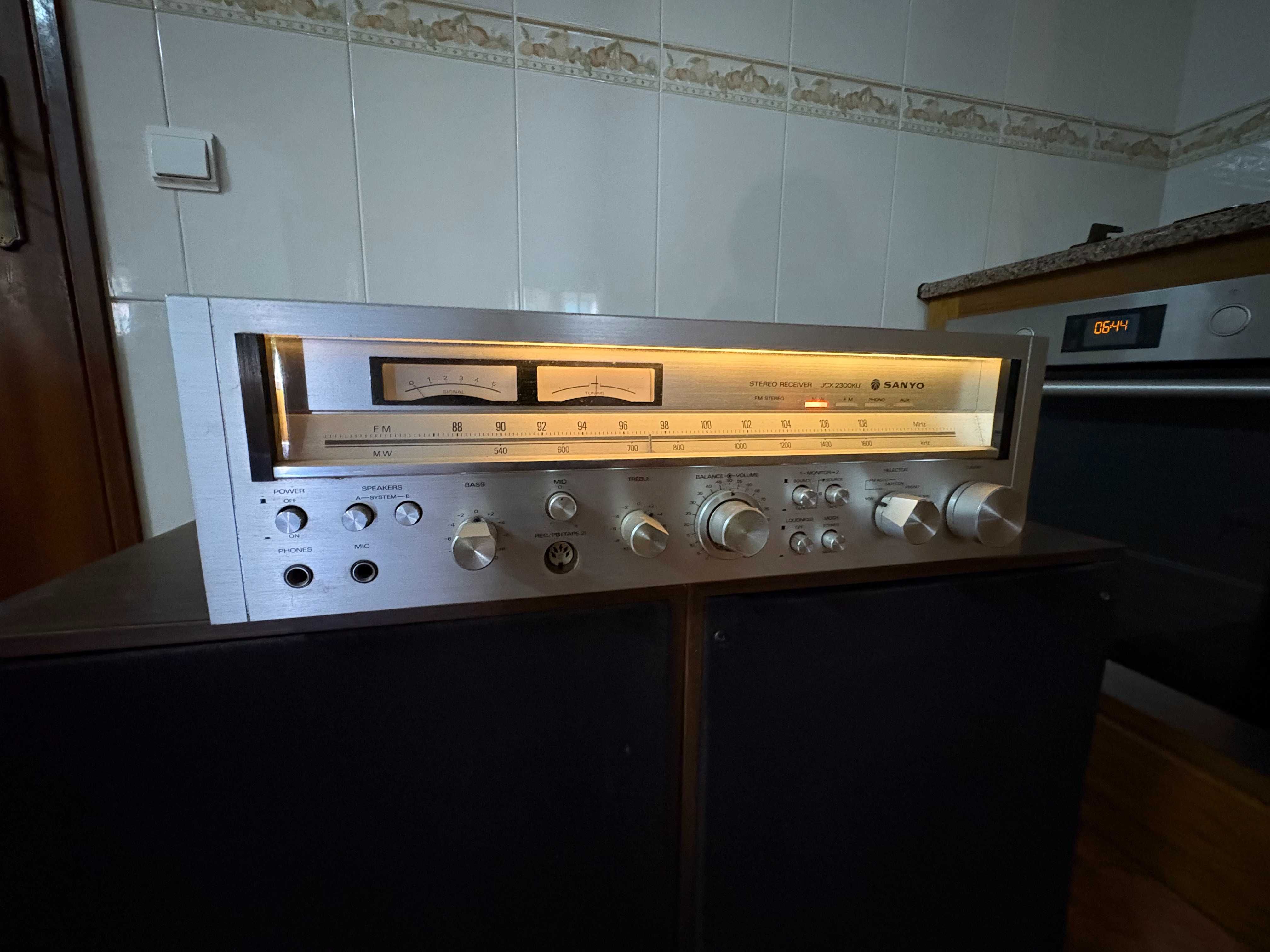 Amplificador Sanyo JCX 2300KU + colunas