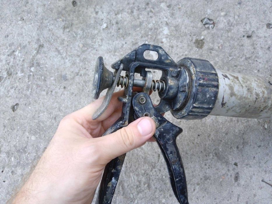 Wyciskacz do silikonu pistolet do wyciskania mas 300ml tuba obudowany
