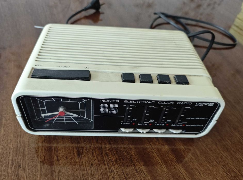 Radio budzik PIONIER 85 Unitra DIORA