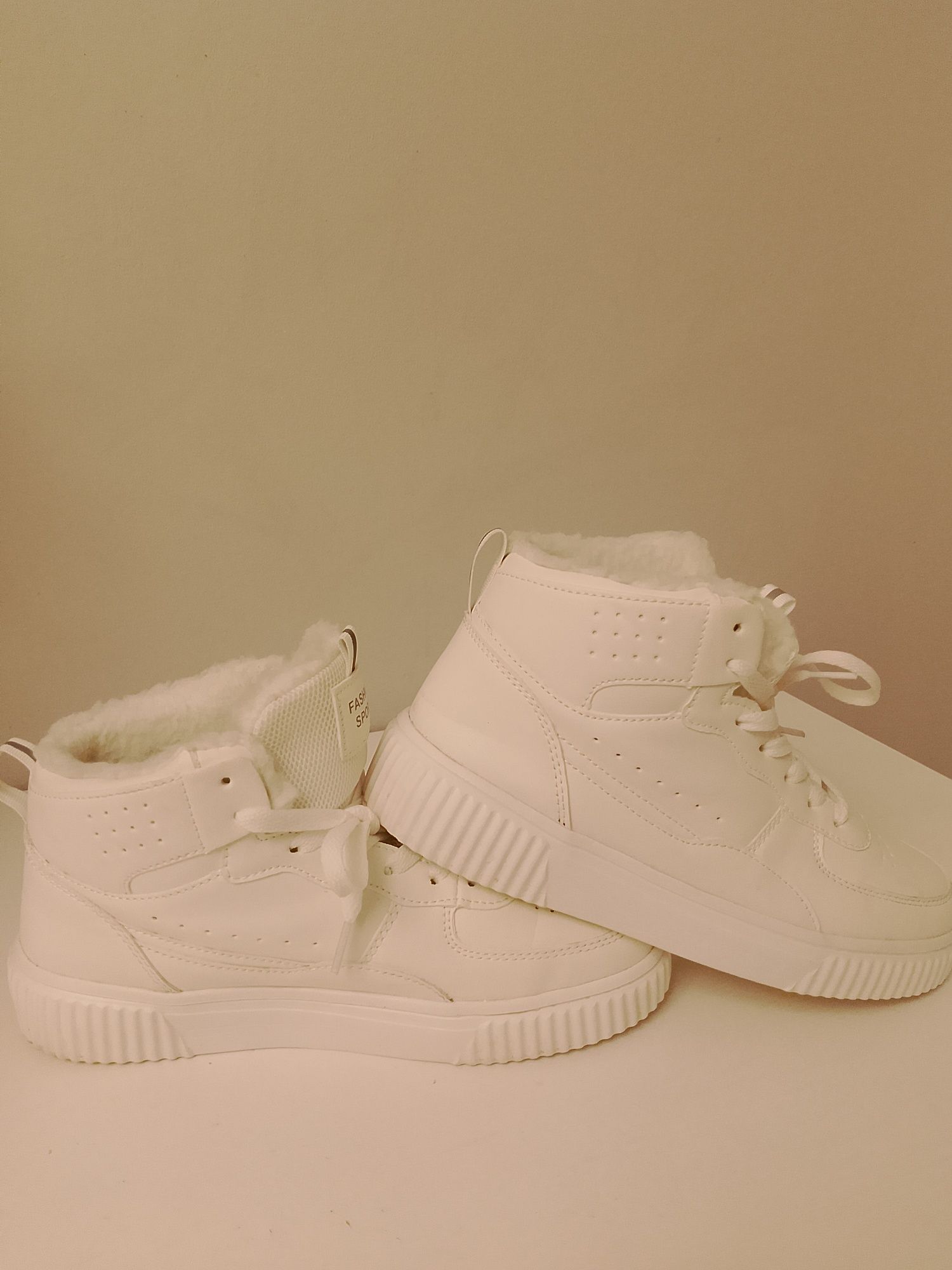 Buty zimowe białe