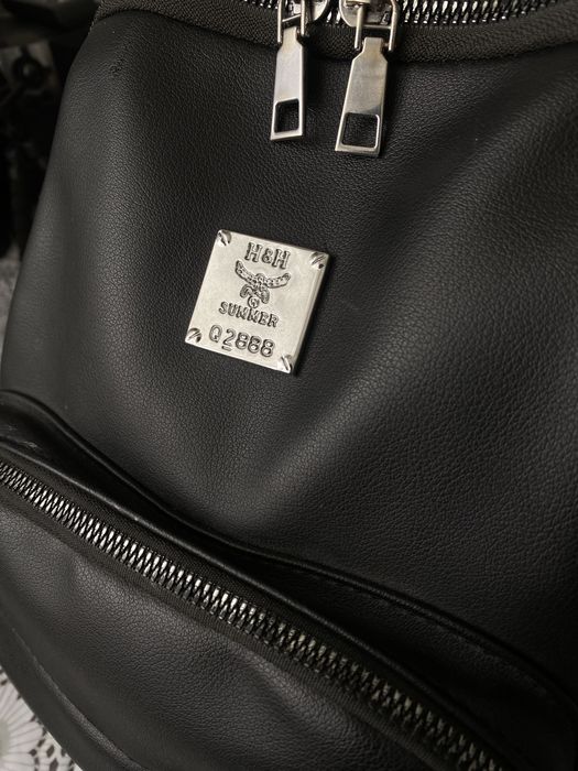 Чорний рюкзак з екошкіри