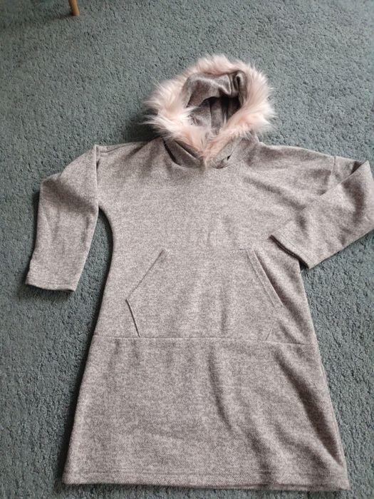 Przedłużana kangurka z kapturem 122/128