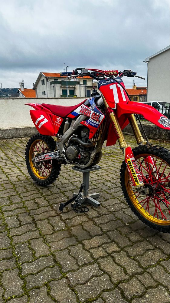 Honda CRF 250 R + oferta (Botas/Colete)