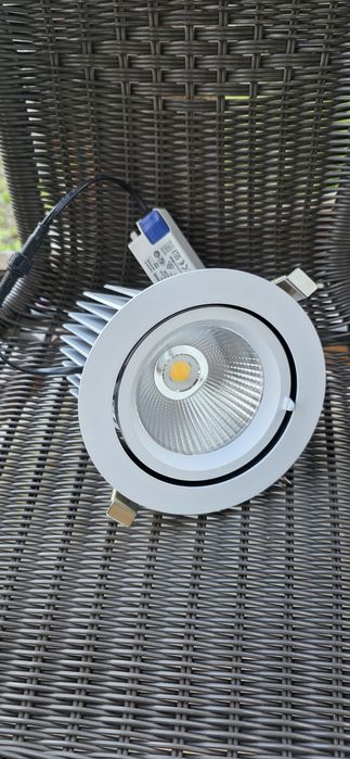 Lampy ledowe halogen wpuszczana w sufit