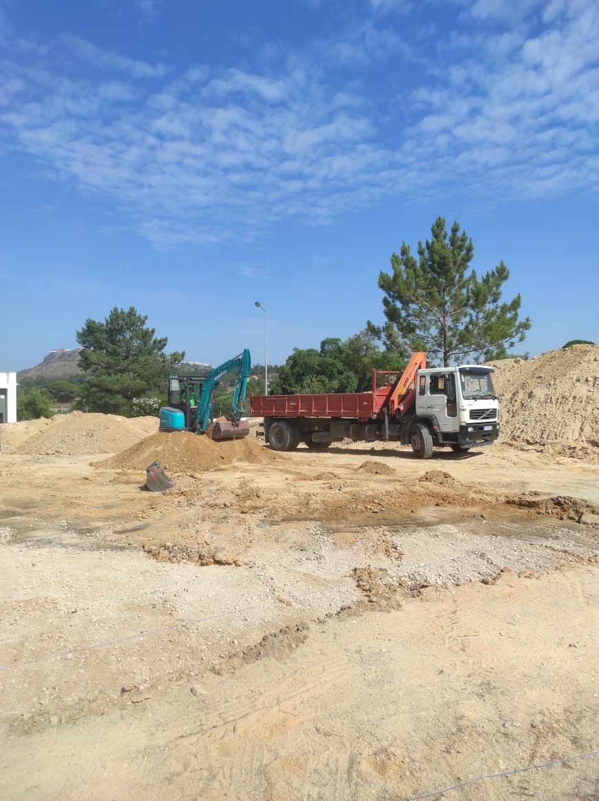 Prestação de serviços de vários tipos de máquinas agrícolas e obras,.