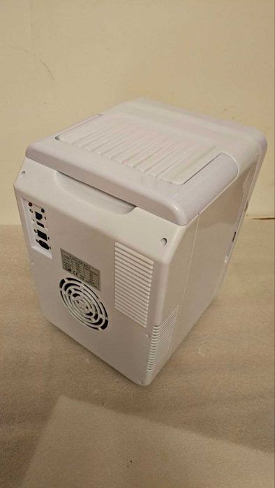 Холодильник для косметики B.FRIDGE із дзеркалом 6 літрів білий