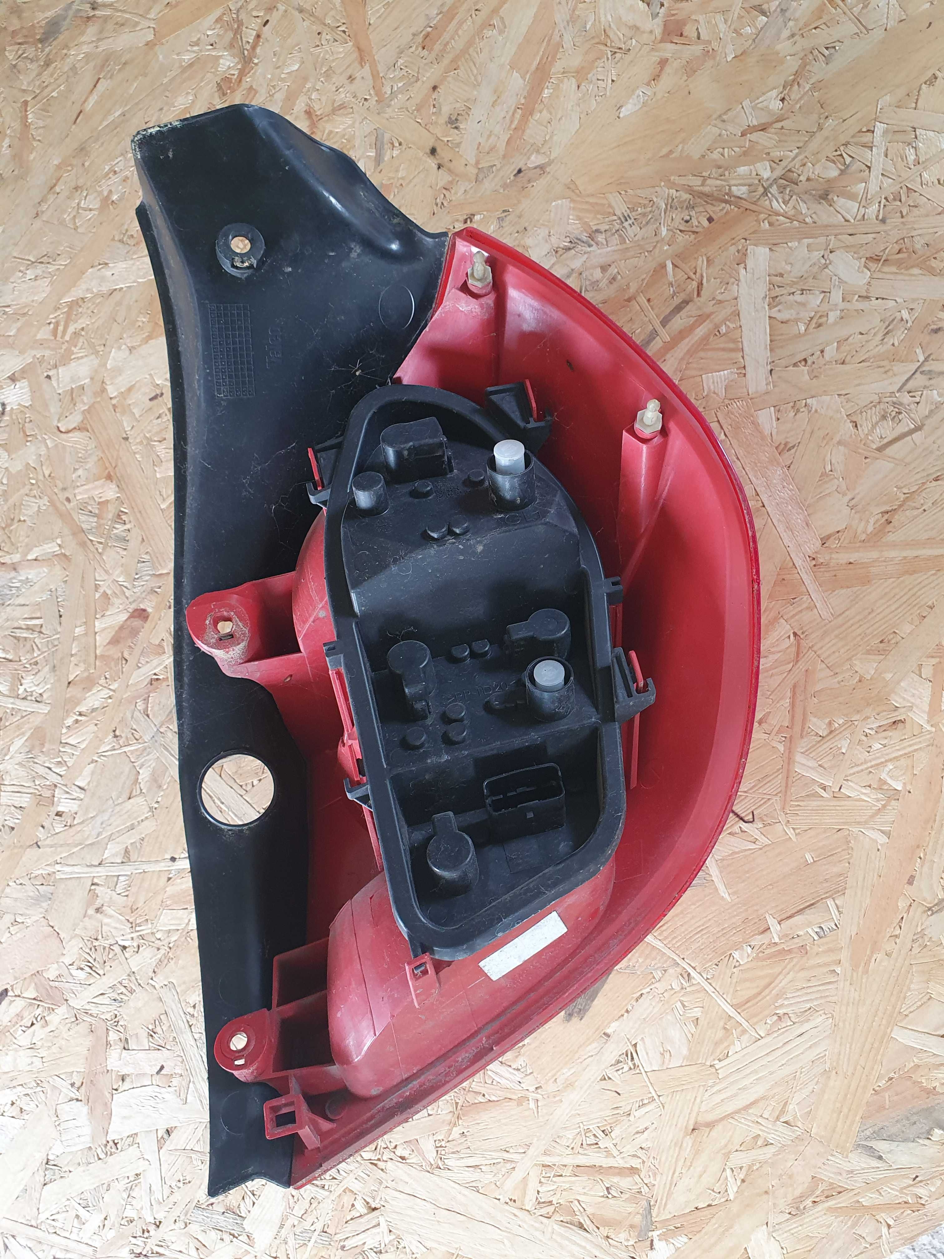 Lampa tył tylna lewa Renault Clio 3 III 3 drzwi 06 rok europejska