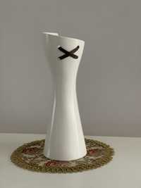 Biały wazon ceramiczny wysokość 29,5 cm
