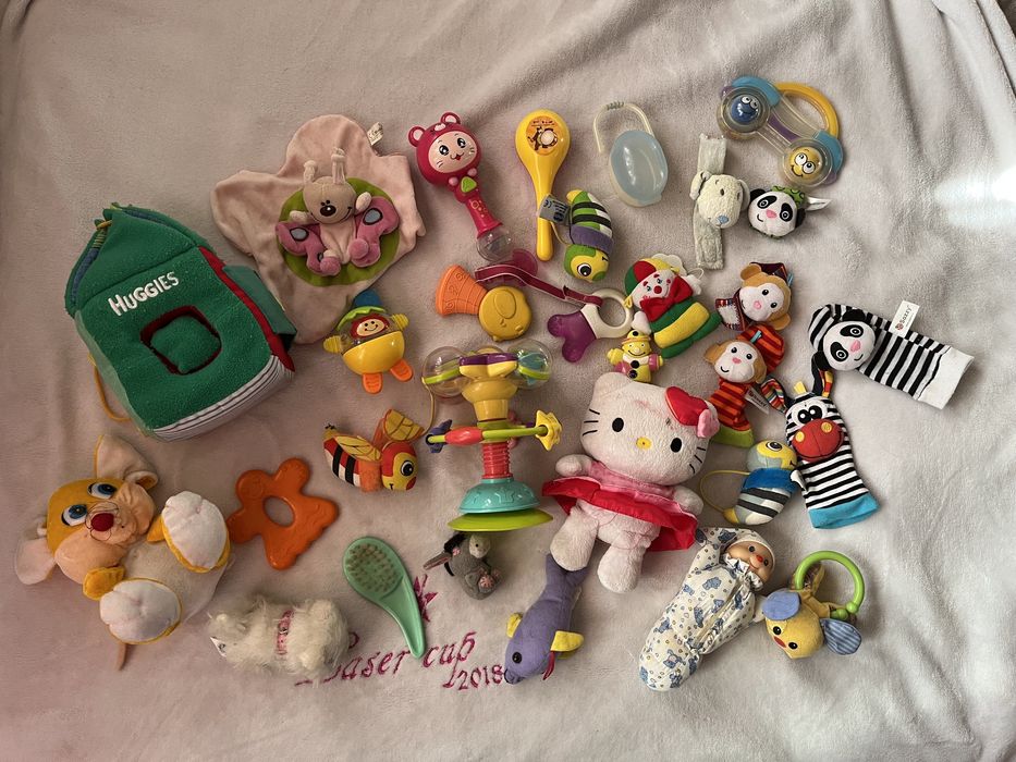 Пляшечка, іграшки, ніблер.