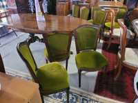Cadeiras em madeira maciça forradas em veludo de cor ver