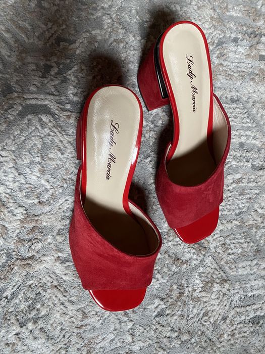 Шльопанці на підборах, мюлі