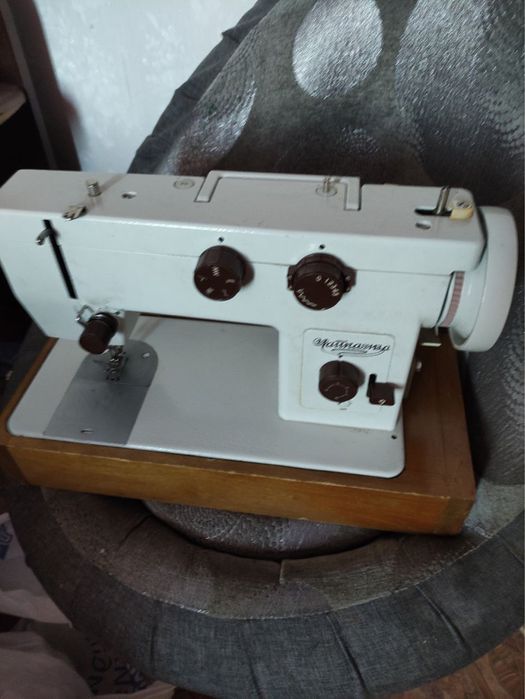 Швейная машинка Чайка