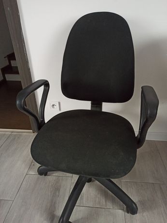 Fotel krzesło biurkowe pod biurko na kołkach szkolny