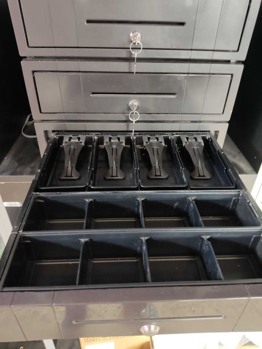 Szuflada kasowa duża.