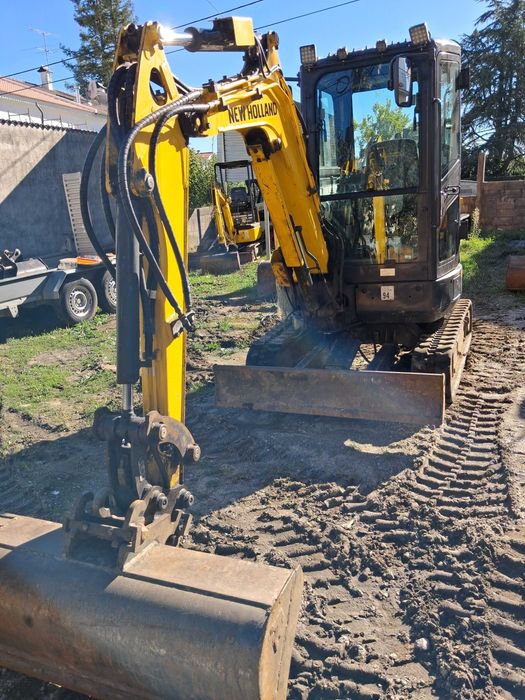 Mini Giratória  Mini Escavadora New Holland E26C