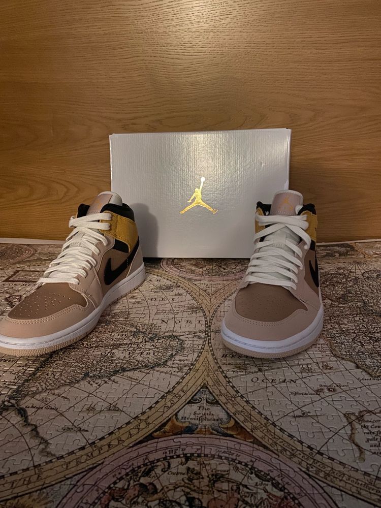 Jordan 1 Mid Se Particle Beige (W)