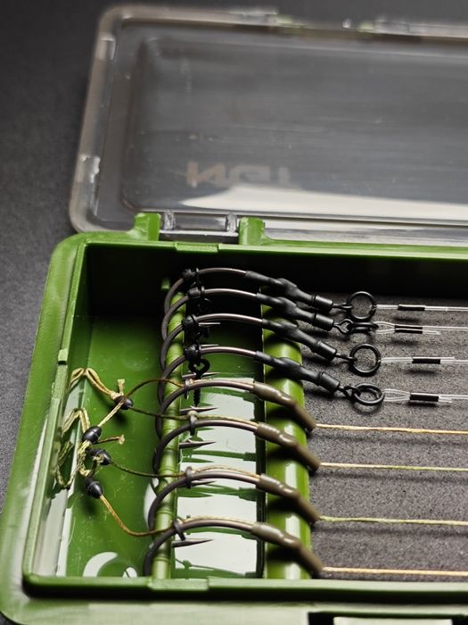 Przypony karpiowe 8 sztuk Blow Back Rig #4 Ronnie Rig w piorniku