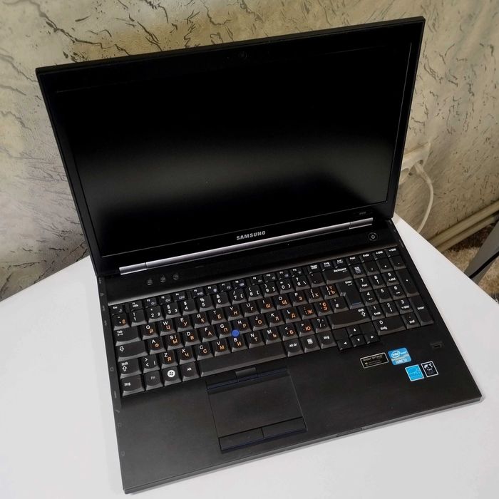 Бюджетный ноутбук Samsung NP-400B |Core i3 | 6/500 гб | батарея 2 часа