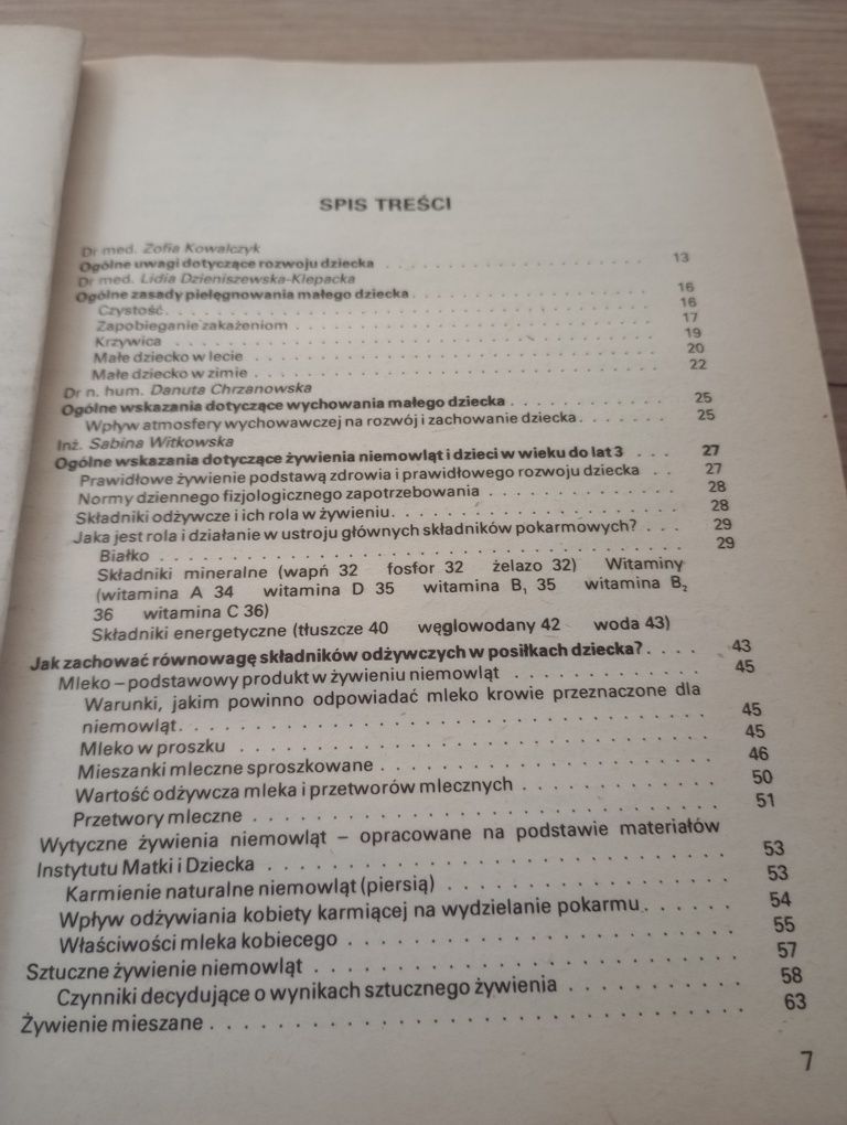 Małe dziecko. Rozwój, pielęgnowanie, wychowanie i żywienie. Praca zbio