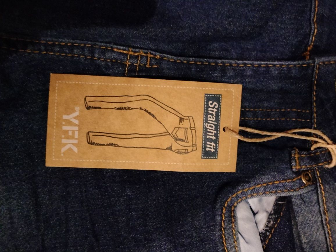 Nowe spodnie jeansowe dla nastolatka
