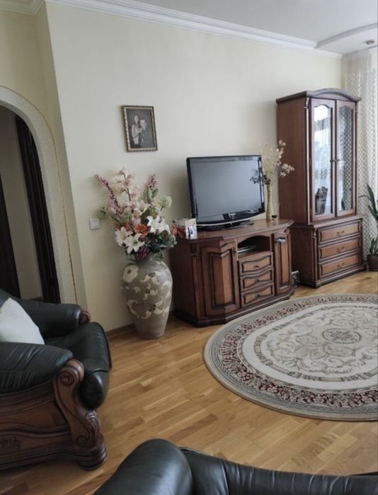 3 к квартира з ремонтом, меблями та технікою  в центрі міста Буча