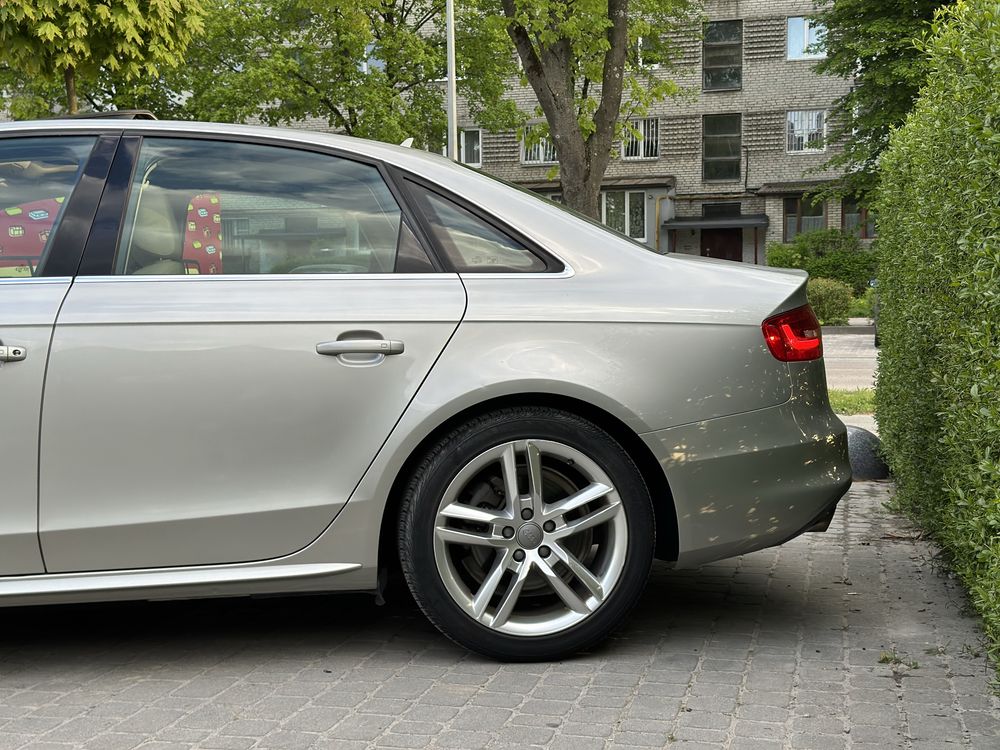 Audi A4 S-line quattro