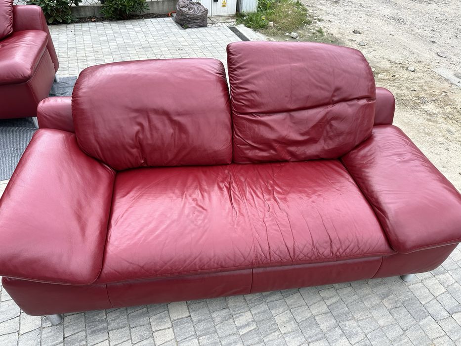Czerwona kanapa skorzana 2 osobowa