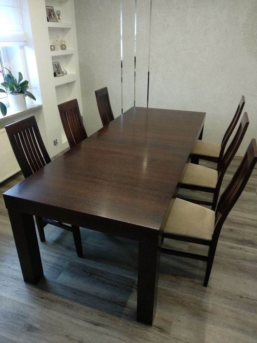 Stół drewniany brązowy