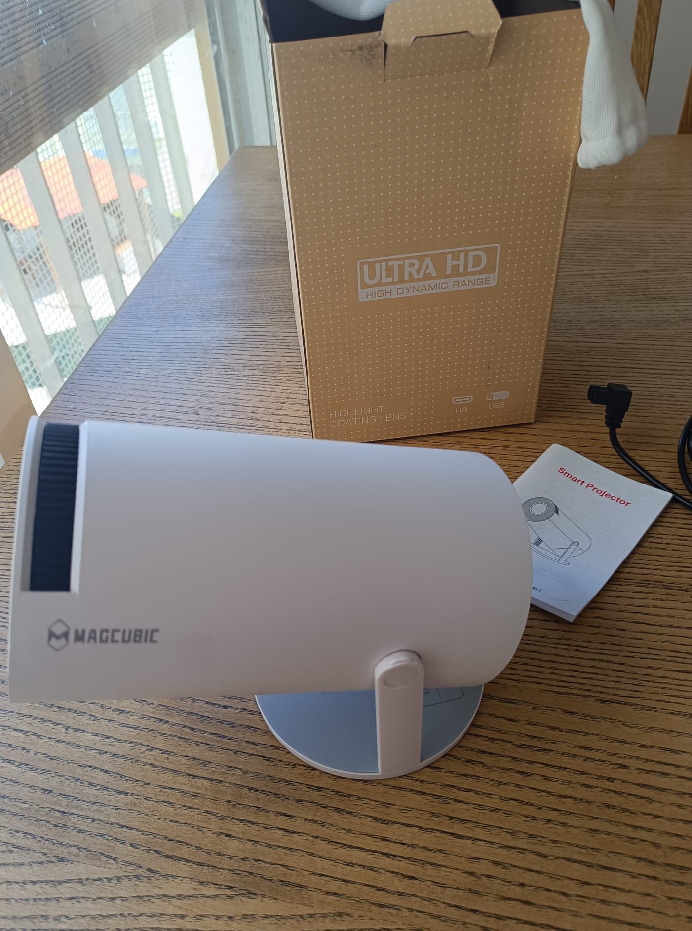 Mini projector 4k compatível com Android