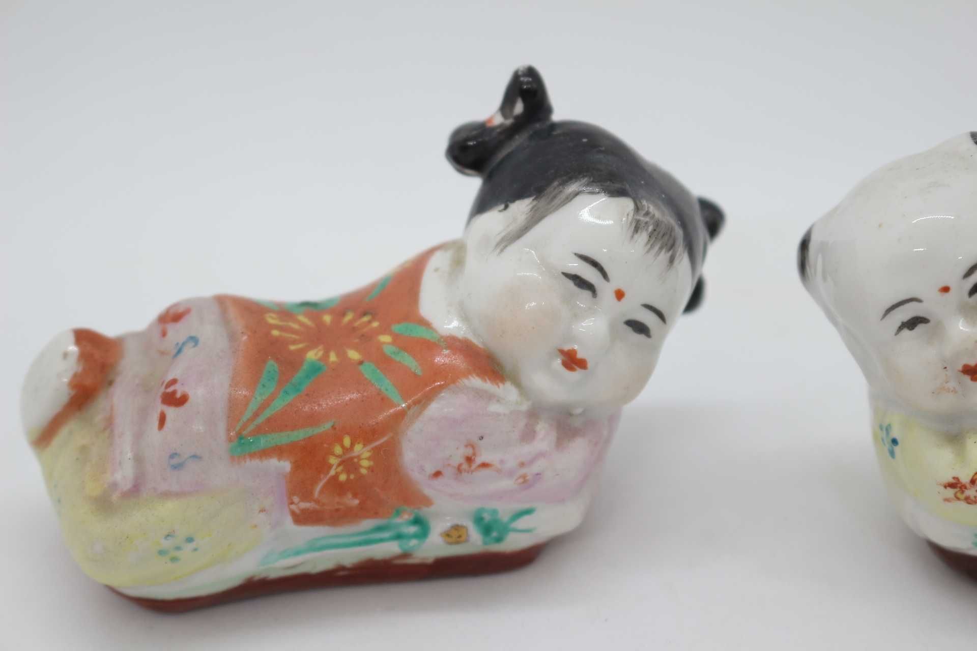 Figuras Almofada Opium Baybi em porcelana Chinesa XX Fer-Rouge RARO