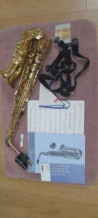 Saksofon altowy + futerał akcesoria