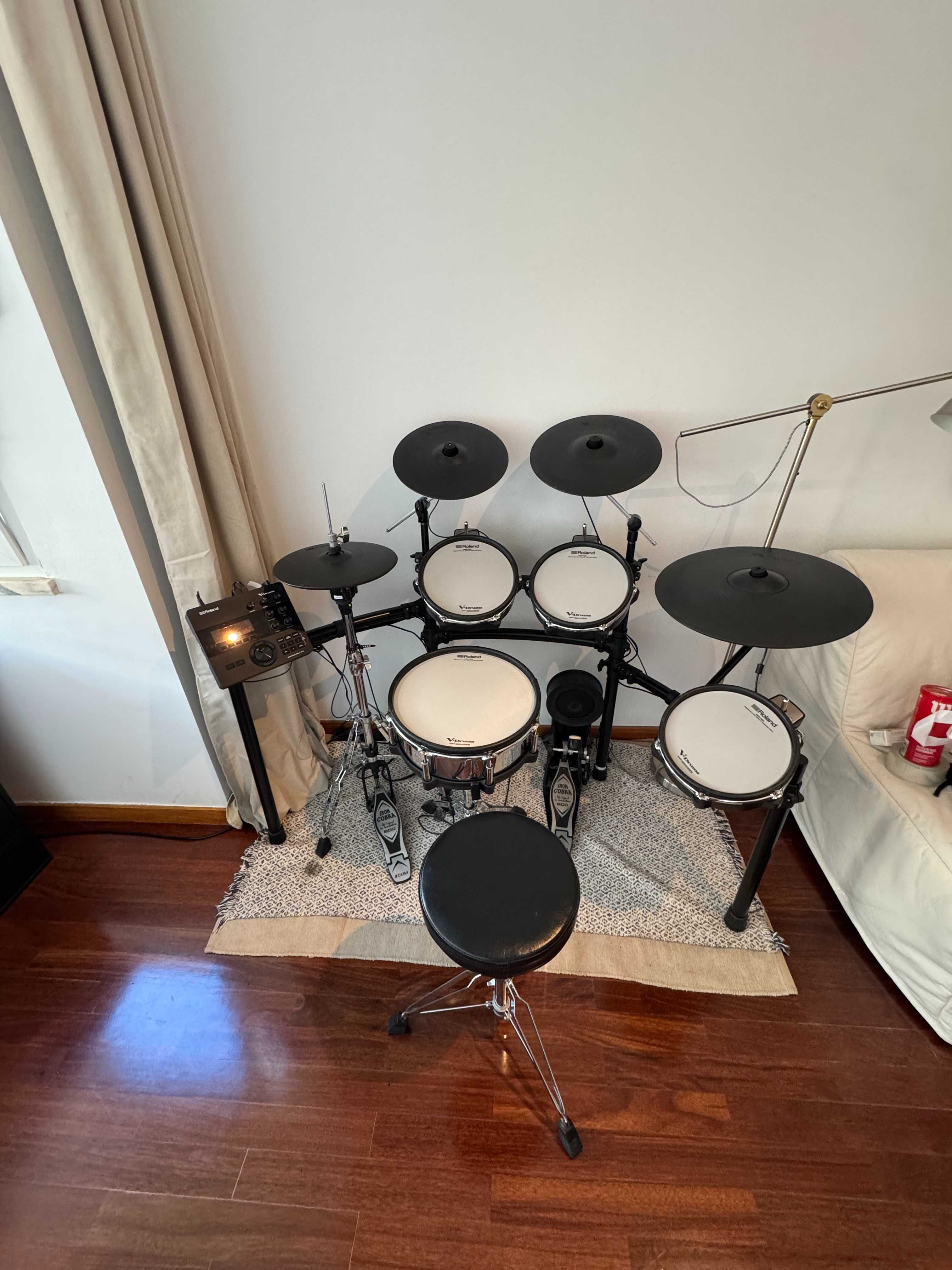 Roland TD27-KV com ferragens Iron Cobra e Stagemaster
