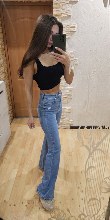 Джинсы клёш bershka
