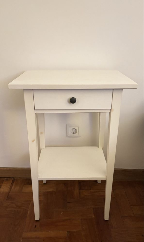 2 Mesas de cabeceira HEMNES
