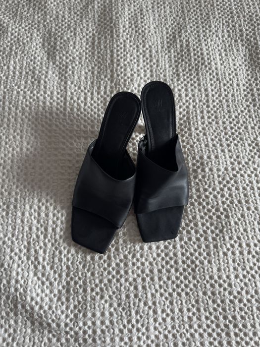 Мюлі чорні h&m.