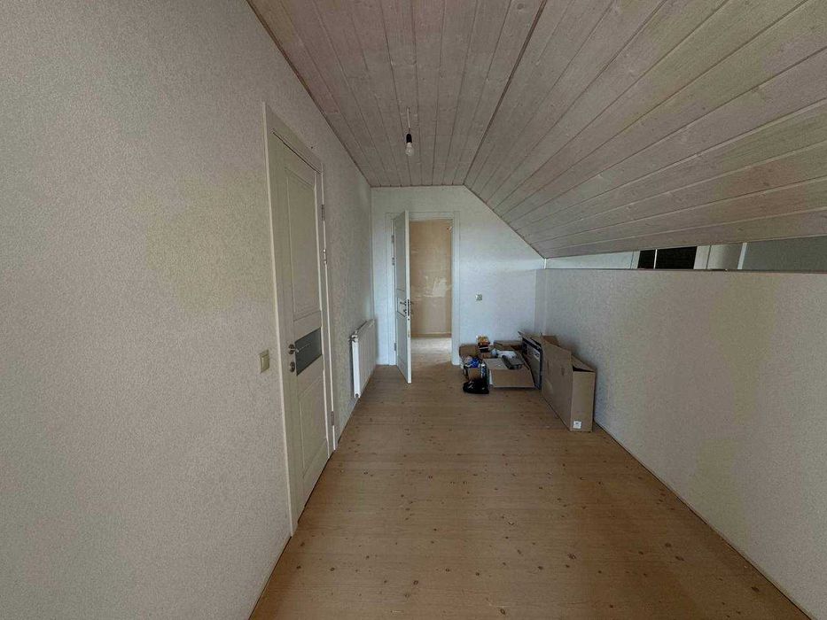 Сучасний особняк з ВЛАСНОЮ ділянкою!